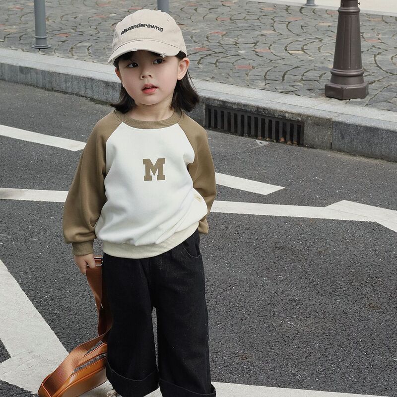 Autumn children's new casual sweater baby boys' and girls' children's clothing color matching letters children's fashion top bottoming shirt Autumn children's new casual sweater baby boys' and girls' children's clothing color matching letters children's fashion top bottoming shirt