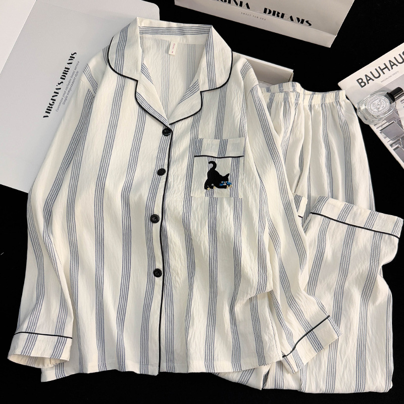 639#줄무늬 검은 고양이