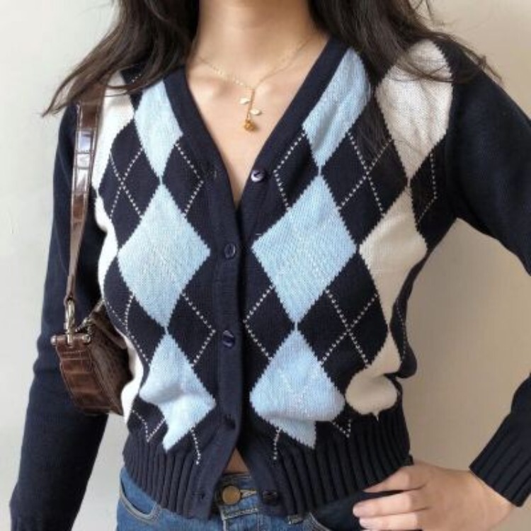 2023 Core-spun Yarn American Retro V-neck Rhombus Long-sleeved Jacket Top Knitted Outer Cardigan Women's Autumn 2023 Core-spun Yarn American Retro V-neck Rhombus Long-sleeved Jacket Top Knitted Outer Cardigan Women's Autumn