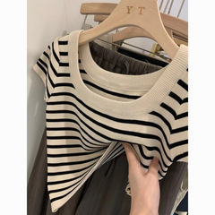 ストライプショートトップデザインニッチ2025新しい夏の甘いスリムフィットインナー右肩半袖Tシャツ女性用