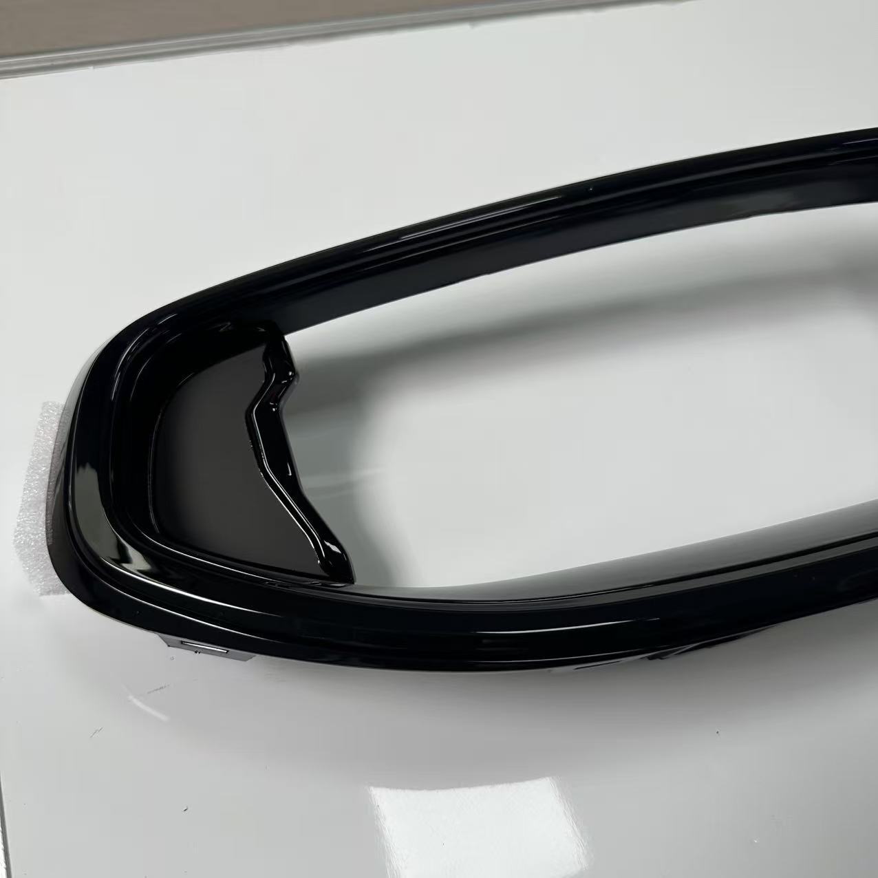 Suitable for BMW 2 Series G42 Glossy Black BMW Front Grille 51138098225