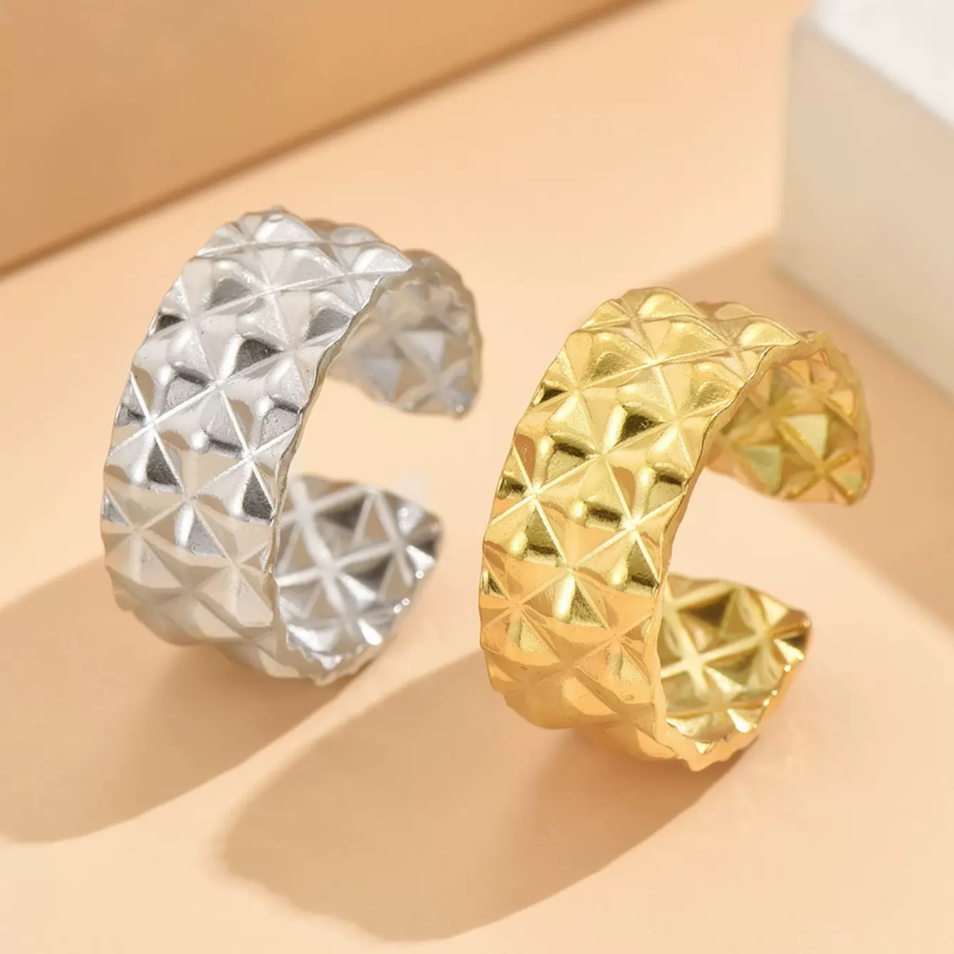 跨境复古经典菱格纹理设计不锈钢开口戒指轻奢镀金不掉色手饰现货