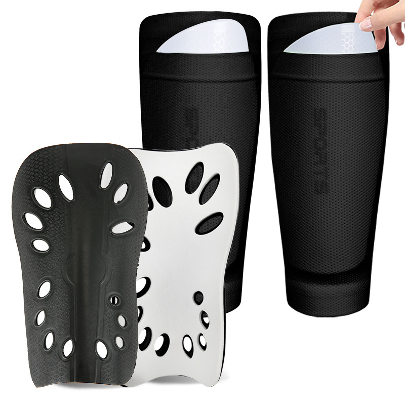 검은 양말 + 검은 다리 보호대