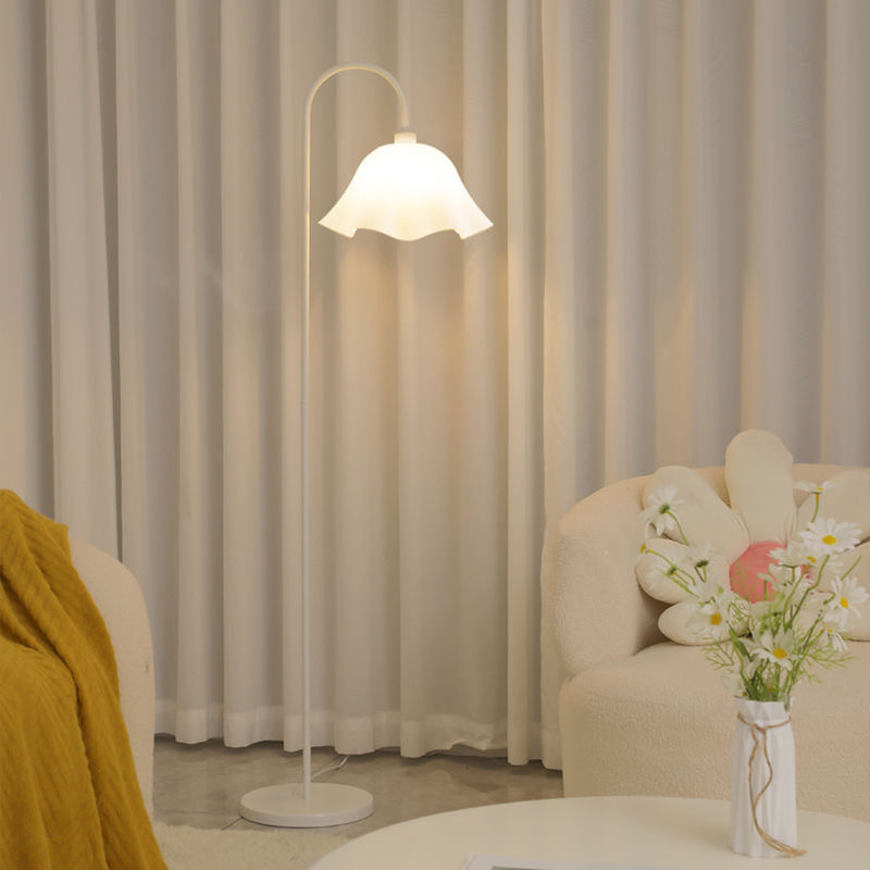 Cream wind floor lamp creative personality flower living room sofa bedroom bedside lamp decorative lamp vertical table lamp Cream wind floor lamp creative personality flower living room sofa bedroom bedside lamp decorative lamp vertical table lamp