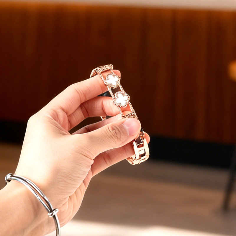 Suitable for Applewatch Watch Diamond Chain Adjustable Four-Leaf Clover Strap Women's Metal Strap