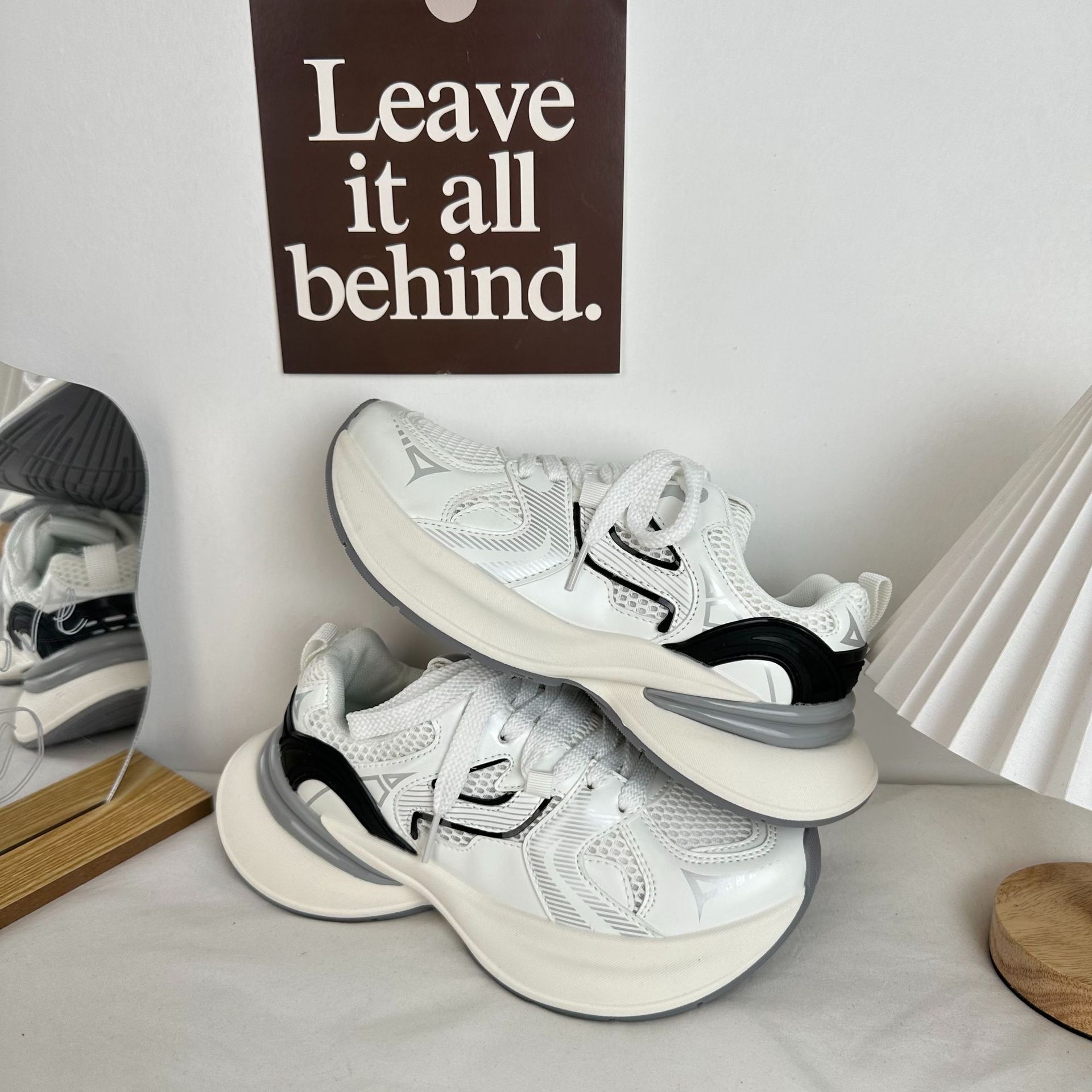 2024 yuanbo nuevos zapatos de malla transpirables para mujeres de verano con una parte inferior gruesa, zapatos de padre de estilo coreano, zapatos de mujer universales