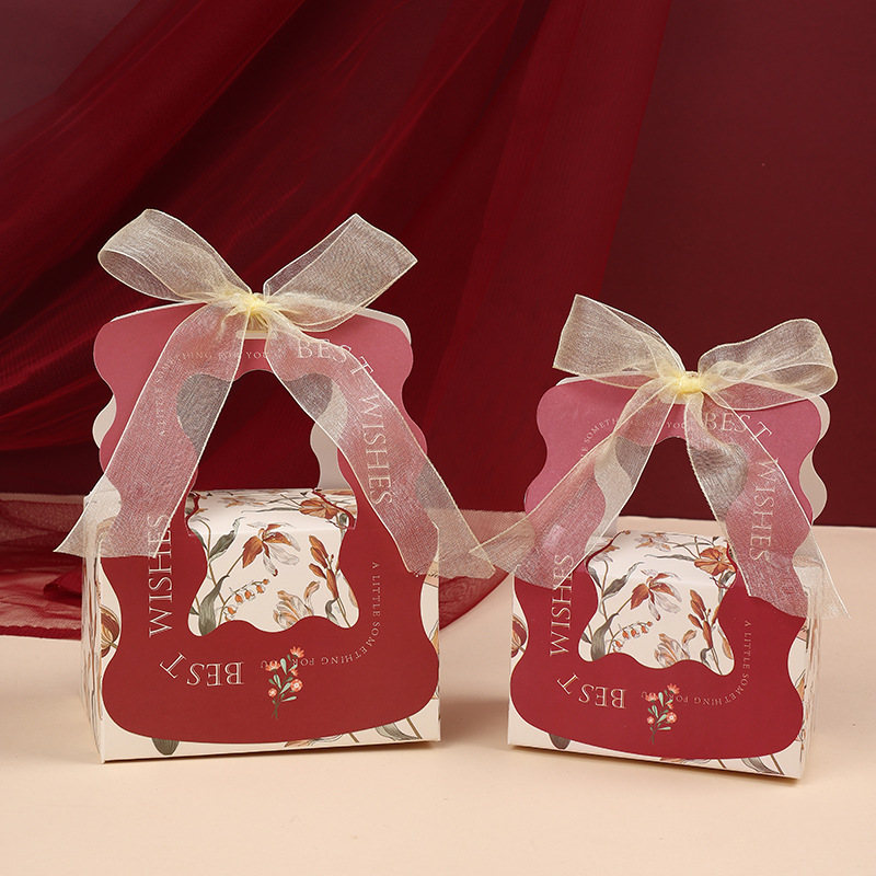 큰 빨간 상자 + 황금 쉬폰