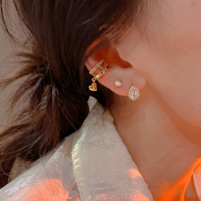 S925 plata 14K oro francés lujoso ligero pequeño zircón goteo de agujas de aretes en el viento nuevo aretes simples para mujeres