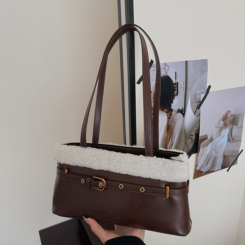 Otoño y invierno coreano bolsos de peluche de alta calidad para mujeres de viaje bolsos de hombro bajo la axila 2025 nuevo bolso de moda universal