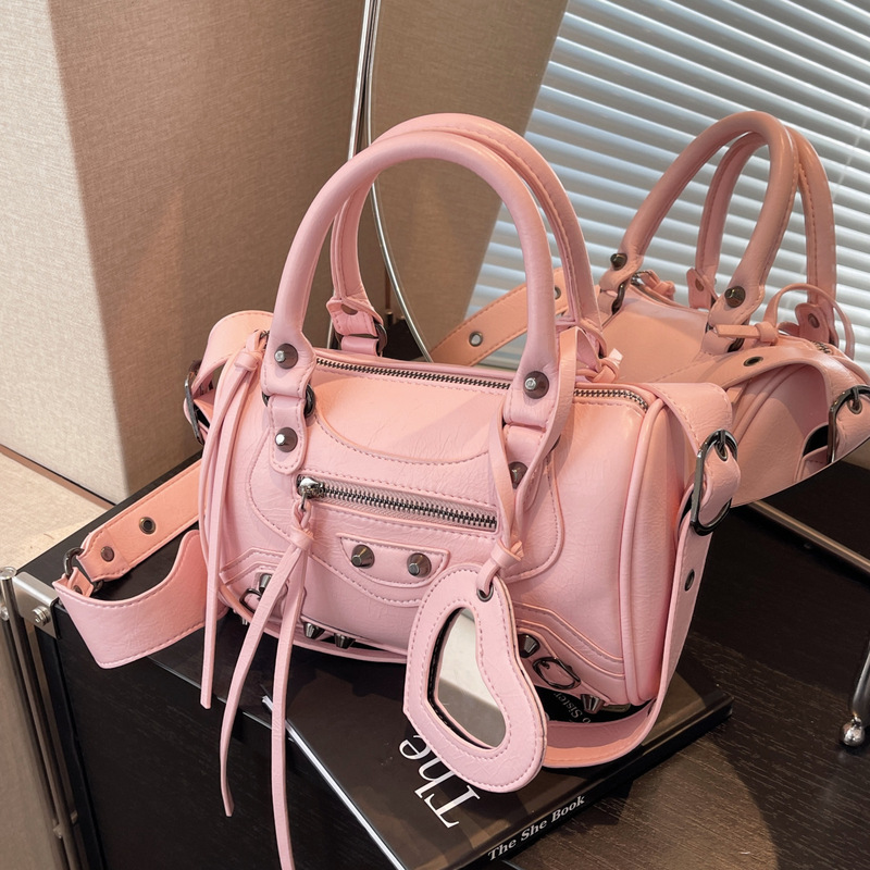 2024 niche design women's bag new outdoor portable rivet fashion underarm shoulder messenger bag hot girl motorcycle bag 2024 niche design women's bag new outdoor portable rivet fashion underarm shoulder messenger bag hot girl motorcycle bag