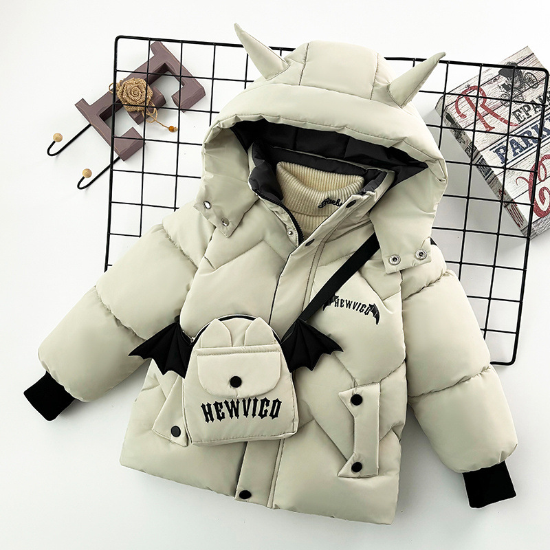 유백색의 두껍고 벨벳