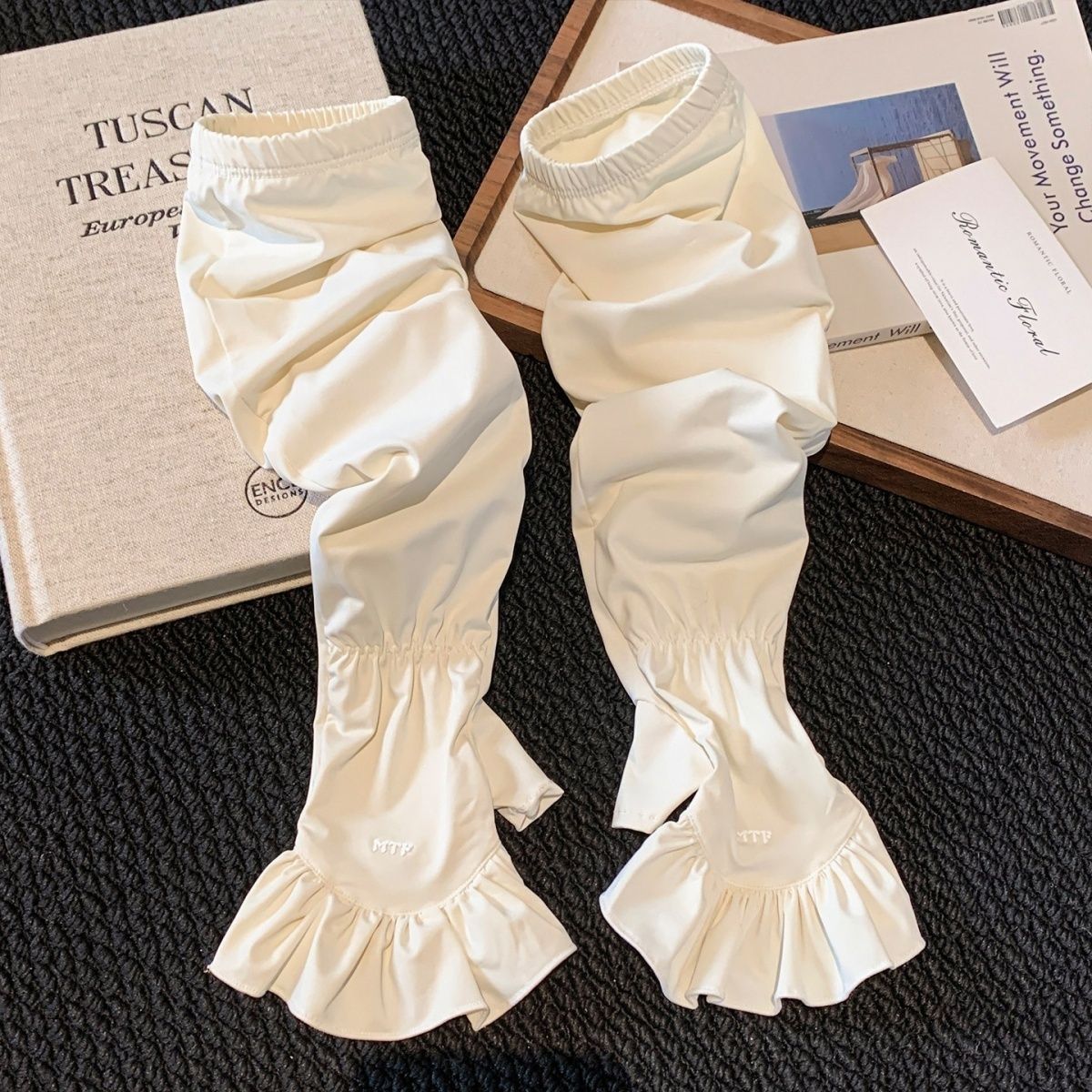 2026 New Style Sun Protection Ice Sleeve Gloves for Women, Spring and Summer Thin Style, Anti-Uv Outdoor Cycling Arm Protection Ice Silk Sleeves