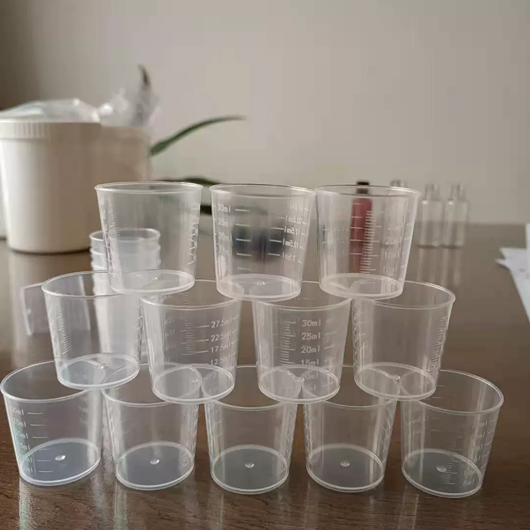 Производители оптом 30 мл мерный стаканчик PP материал пластиковый мерный стаканчик без гофрированного 30 стаканчиков