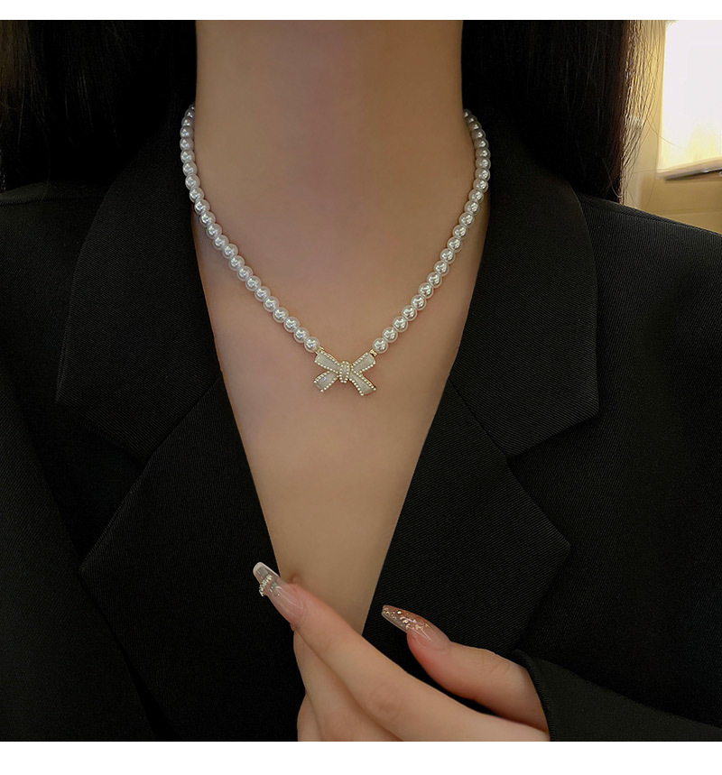 1 Piece Baroque Style Bow Knot Artificial Pearl Patchwork Women's Necklace display picture 3