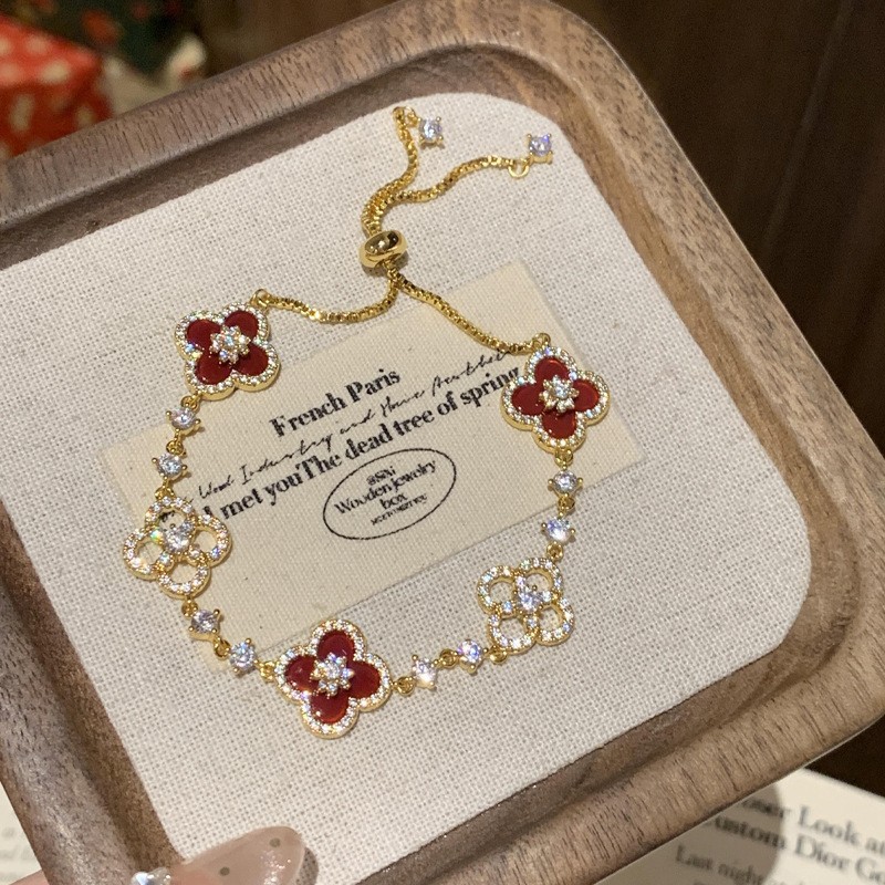 Golden red bracelet, flowered