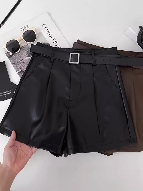 Black Pu Leather Shorts for Women 2024 Autumn and Winter New Casual Shorts Design High Waist Slimming Look Wide Leg Bottoming Boot Pants