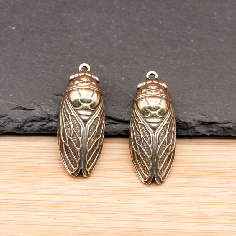 Brass retro blockbuster cicada golden cicada keychain accessories pendant car keychain pendant pure copper Brass retro blockbuster cicada golden cicada keychain accessories pendant car keychain pendant pure copper