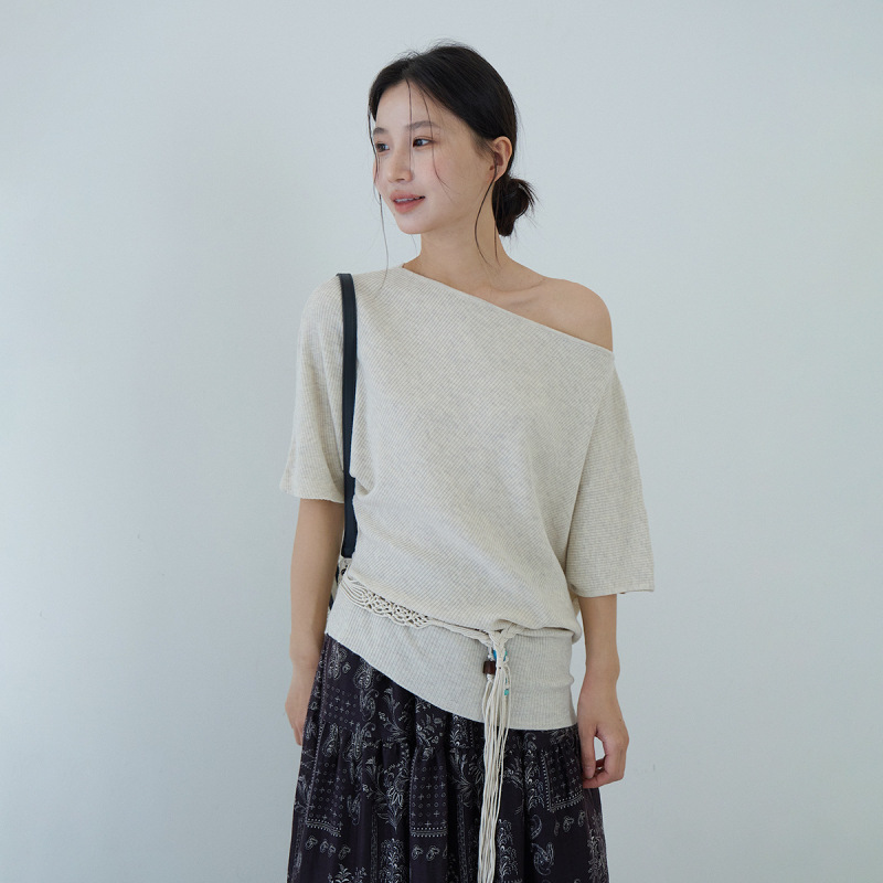 【Ou Fan】Designed with Exposed Shoulders and Clavicle, Irregular Slim-Fit Knit Top for Women + Exotic Style Waist Rope 11187