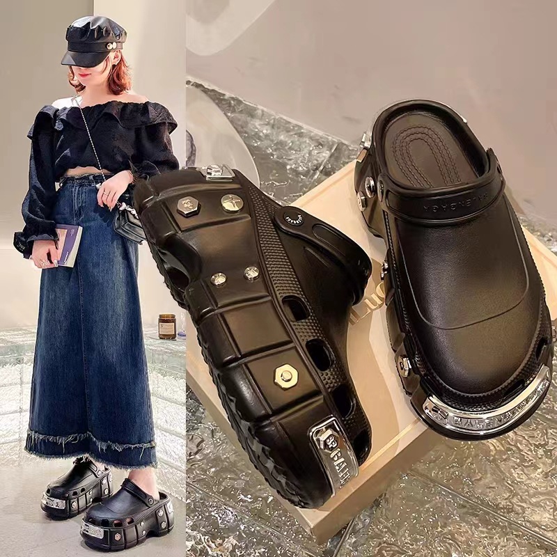 Hochwertige Pariser Plateau-Sandalen für Damen mit Nieten, trendig auf Instagram, Zehenkappen-Slipper für Herren, geeignet für Outdoor-Aktivitäten_voghion.com