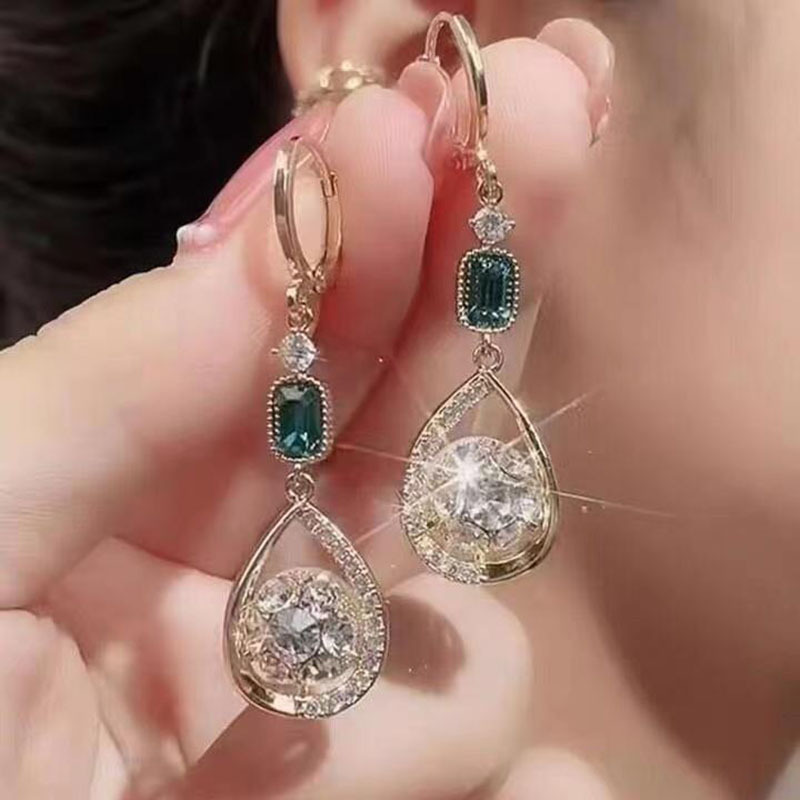 Sensación de orejeras con borlas de gota de agua de diamantes súper parpadeantes, diseño de nicho, personalidad de moda, cara delgada, pendientes femeninas