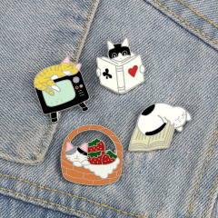 Funny cute cat accessory vintage creative shape lazy cat dynamic alloy brooch children's bag pendant