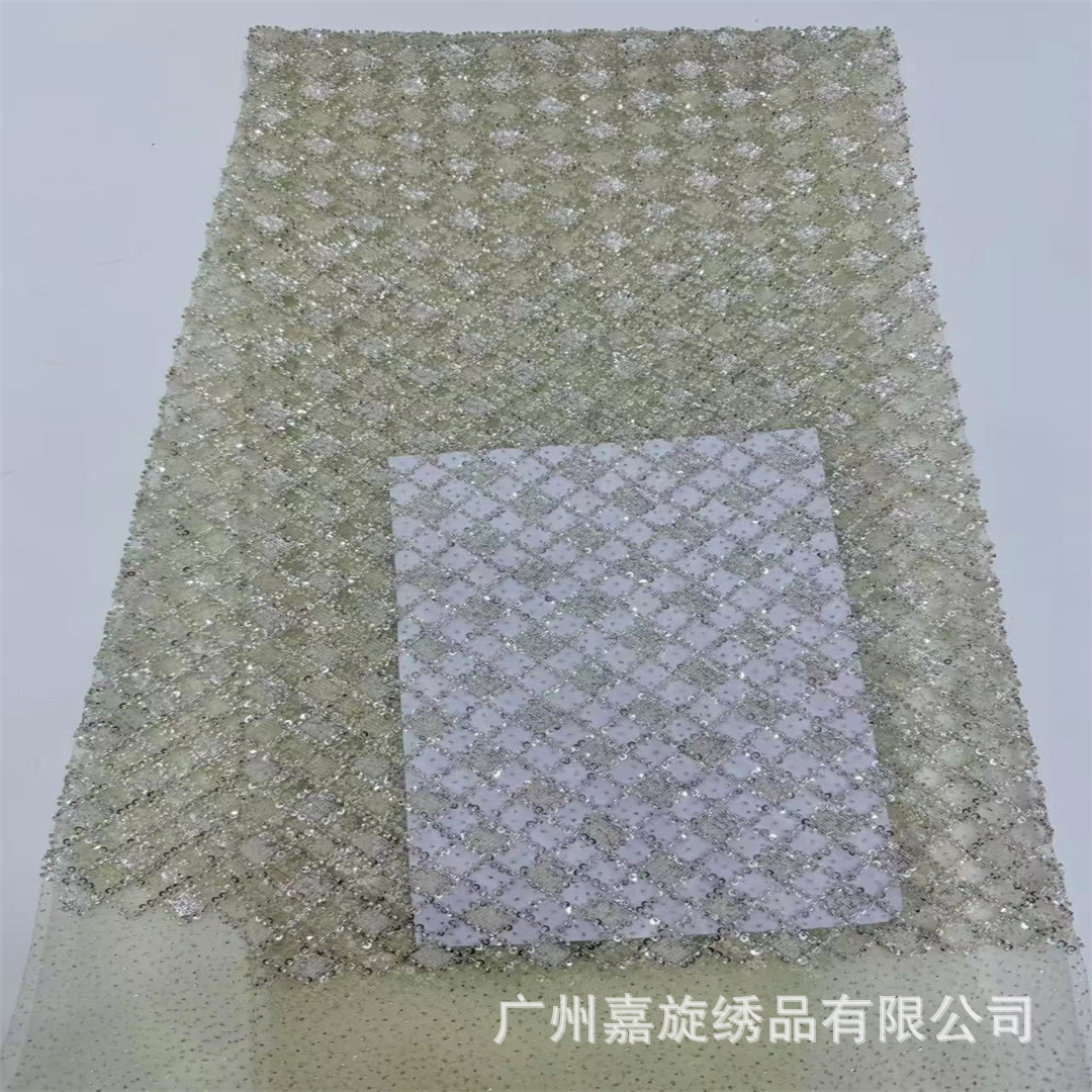 Vestido de novia de tela de malla con rejilla pequeña en forma de diamante y adornos de lentejuelas de cuerpo entero, vestido de actuación con bordado de cuentas en tubo.