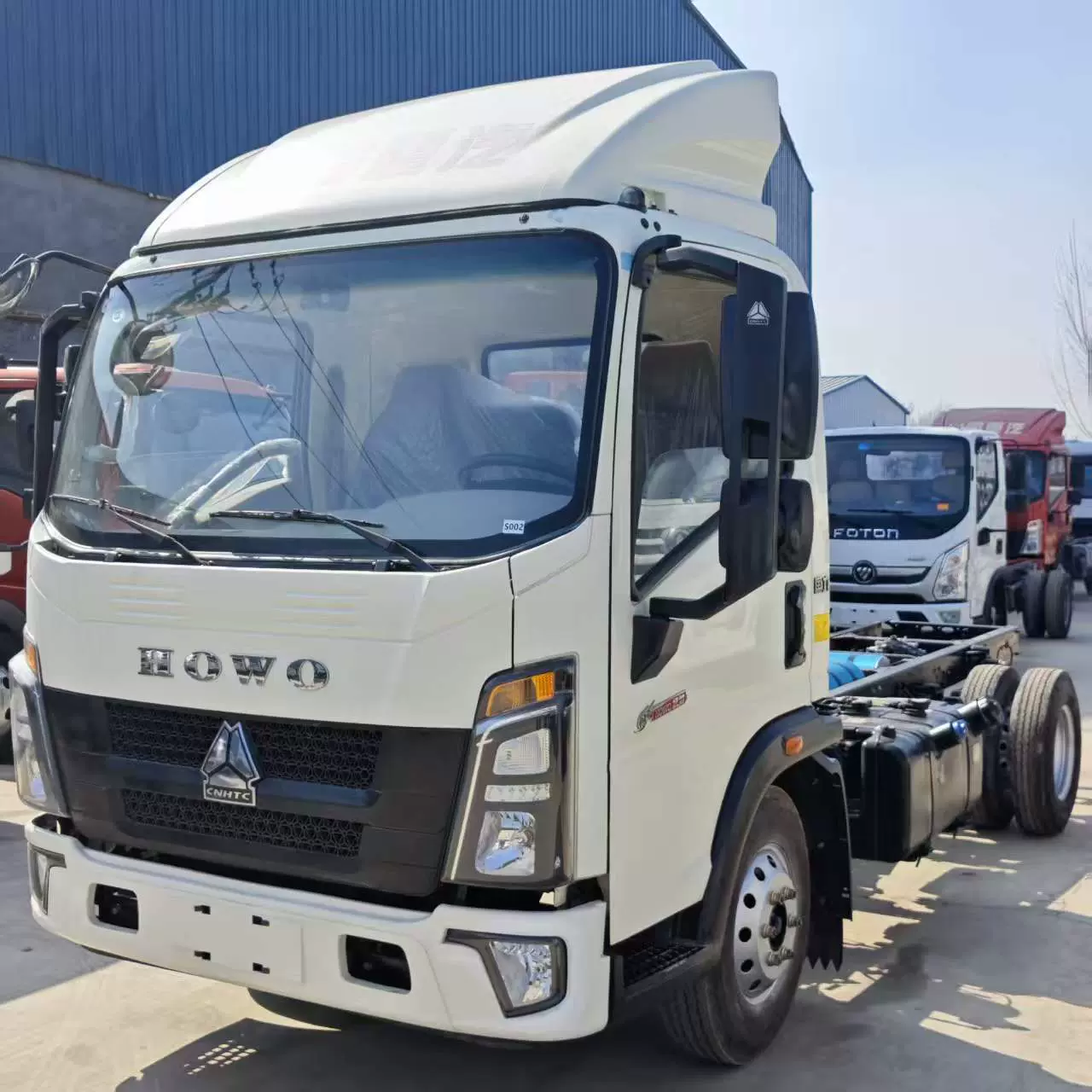 工厂出口非洲4.2米冷冻车 重汽豪沃冷藏车 小型蓝牌保温车 运输车