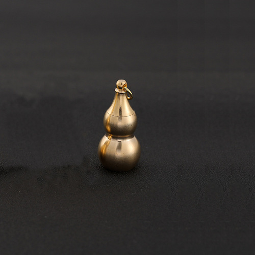 The upper opening of the small brass hollow gourd can be opened to hold things. The large pure copper hollow gourd can hold cinnabar.