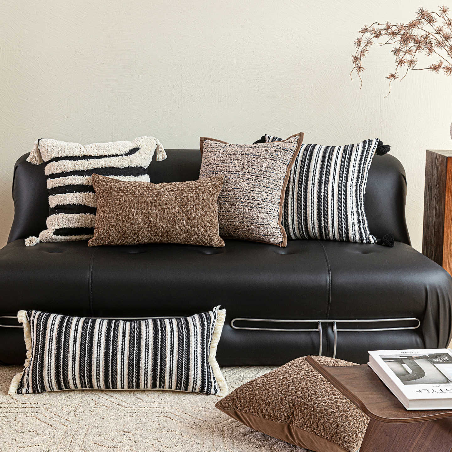 Milk Coffee Color Black and White Pillow Modern Mid-Century Style Black Leather Sofa Wabi-Sabi Living Room Soft Decoration Ins Style Removable and Washable