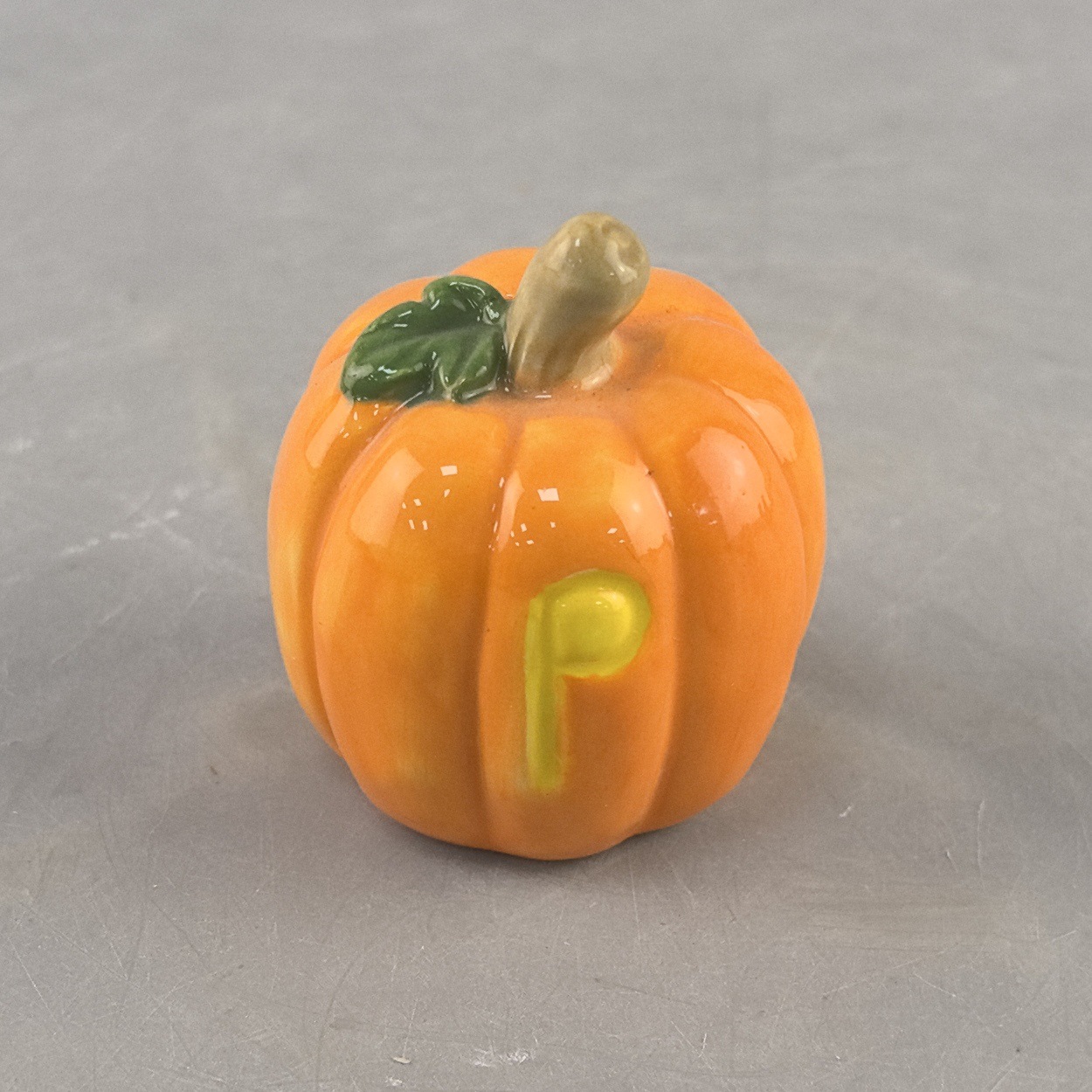 Creatividad transfronteriza Halloween adorable mini calabaza picante de cerámica botella de sabor de cerámica condimento frasco de cerámica artesanía