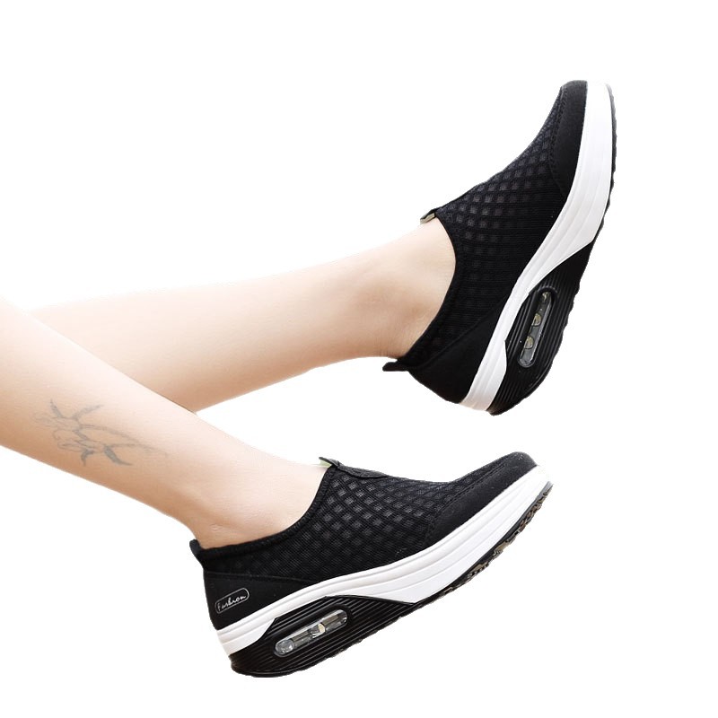 2026 verano nuevos zapatos de rotación de aire acolchado zapatos de mujer malla deportivos casuales zapatos muffin de suela gruesa zapatos de mujer al por mayor