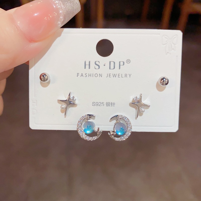 S925 aguja de plata micro incrustaciones de circón pendientes cortos pendientes de pelo corto japonés y coreano elegante todo-fósforo simple conjunto de tres piezas pendientes para las mujeres