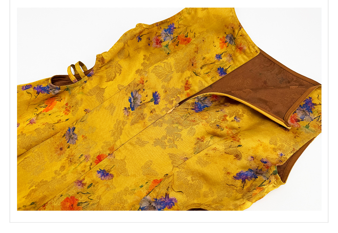 Sườn xám satin in hoa thắt lưng mạ vàng chạm rỗng — màu vàng chi tiết 18