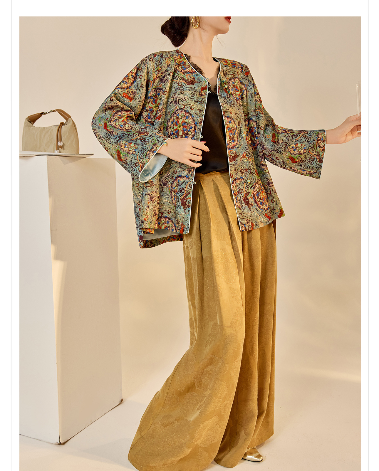 Áo khoác nữ phong cách Trung Hoa mới, cổ chéo, in thêu chỉ vàng, chất rayon cao cấp N8042 — màu xanh nhạt chi tiết 16