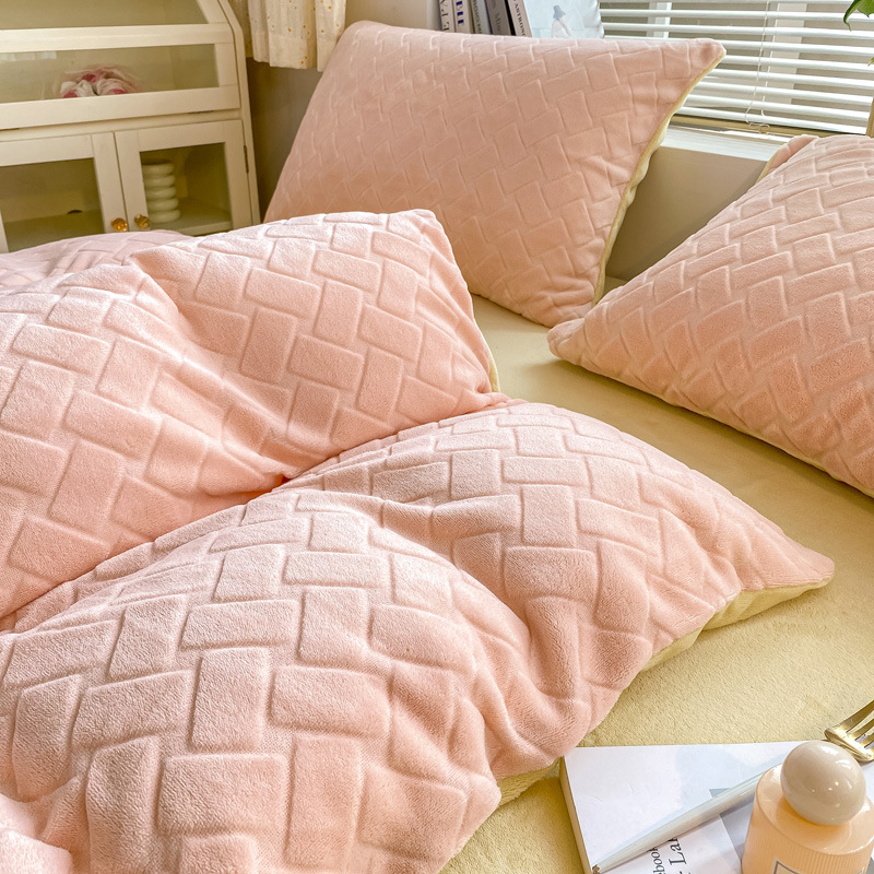 Nuevo conjunto de cuatro piezas de terciopelo tallado, dormitorio de terciopelo de leche grueso, tres piezas de cama, cama de cama, sábanas cálidas, sábanas de invierno