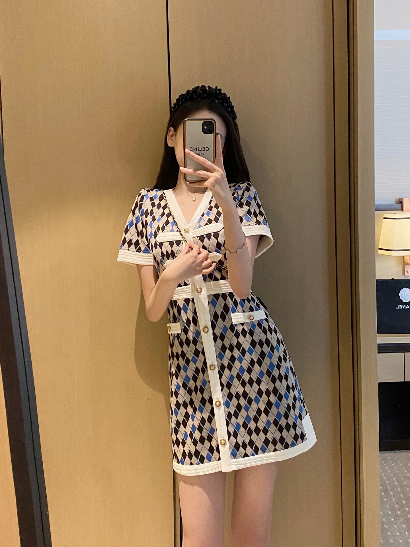 Đầm suông nữ midi phong cách tiểu thơ, thắt eo tôn dáng, họa tiết kẻ sọc — Đường kẻ