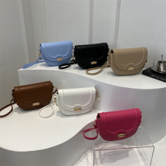Niche Texture Underarm Bag for Women, 2024 Spring New Retro Minimalist Saddle Bag, High-End Stylish Crossbody Bag