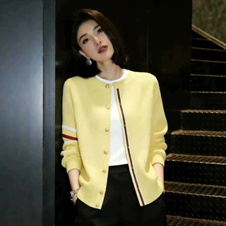 新款韩系圆领条纹休闲宽松针织开衫女秋冬新款单排扣显瘦百搭外套