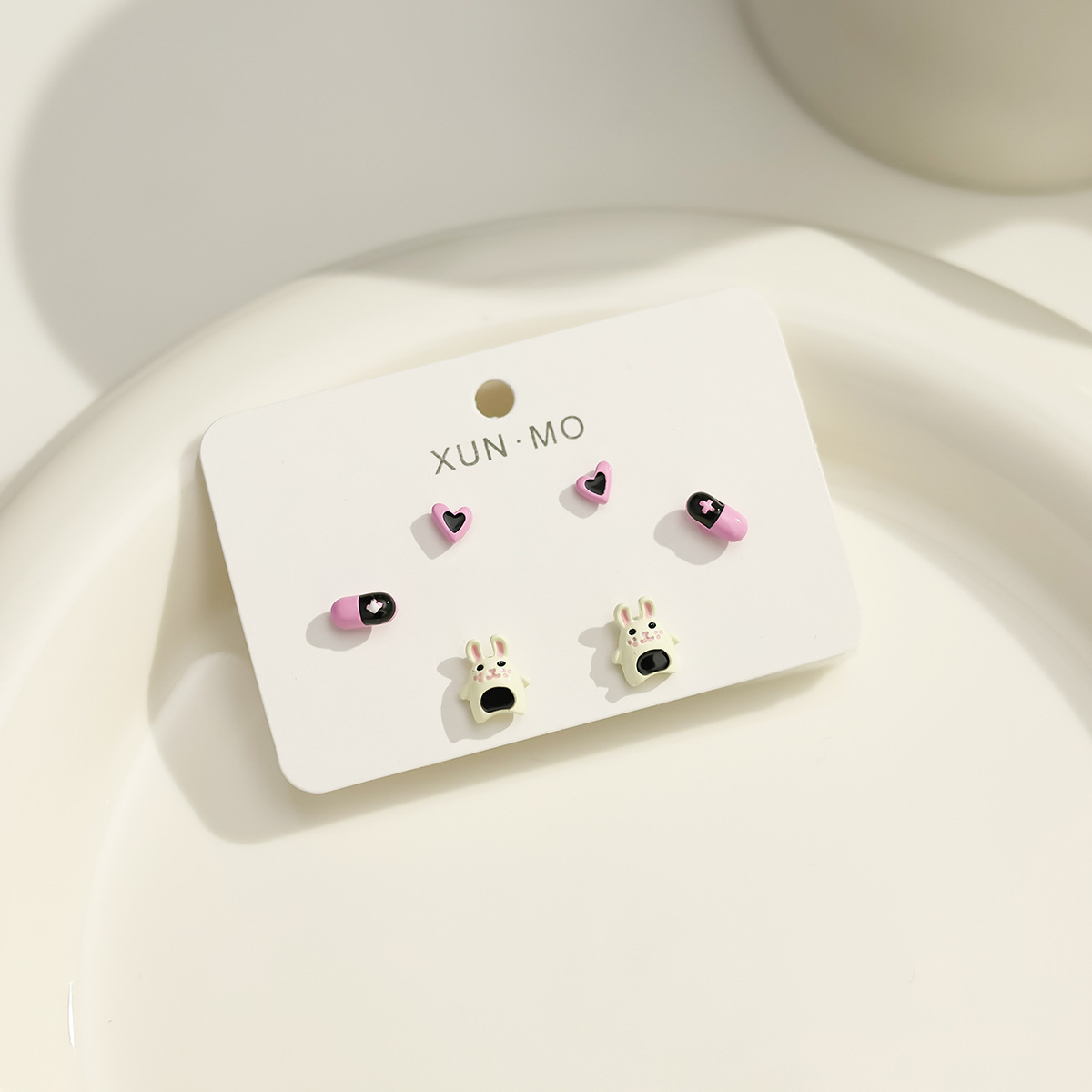 Juego de pendientes de aguja plateados, sencillos y compactos para mujer, pendientes geométricos en forma de corazón, bonitos, dulces y versátiles, venta al por mayor para puestos de mercado