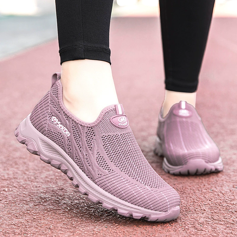 Летняя Новая Старая мужская обувь, мужская обувь с дышащей сеткой, женская обувь, полая Повседневная прогулочная обувь для среднего и пожилого возраста, обувь для мам оптом