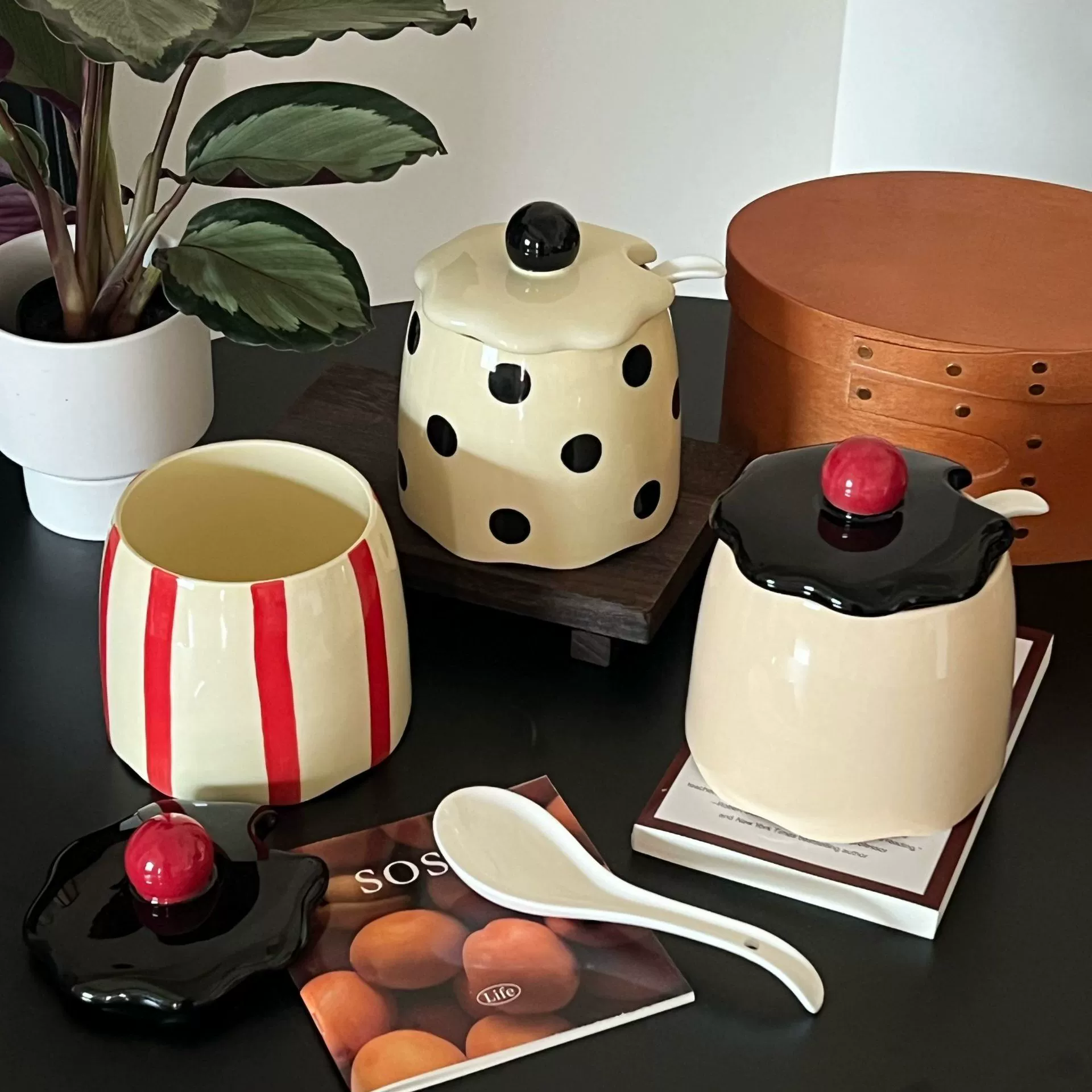 Волновой точки в полоску с контрастным сало