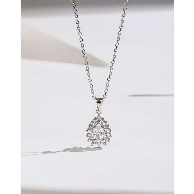 S925 plata esterlina hielo flor corte collar cuadrado para las mujeres Luz de lujo de alto grado temperamento nicho de alto carbono diamante colgante clavícula cadena