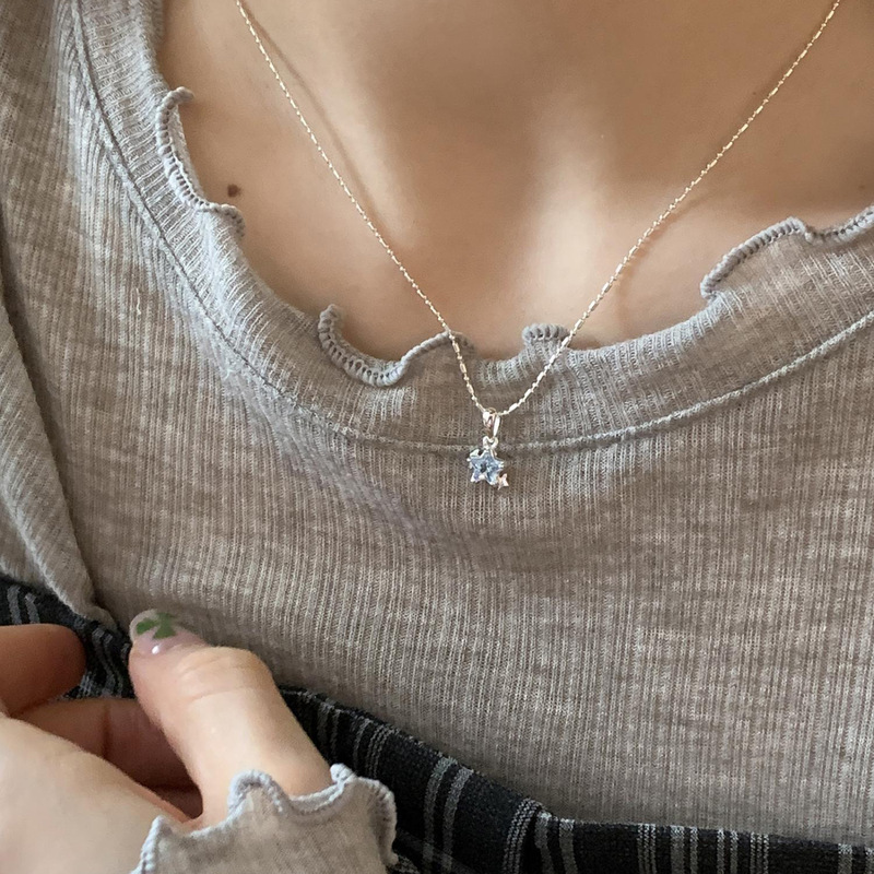 女性用ブルーペンタグラムスターネックレス、軽くて豪華なニッチデザイン、ファッショナブルな気質、インスタイル、絶妙で甘い鎖骨チェーン|undefined