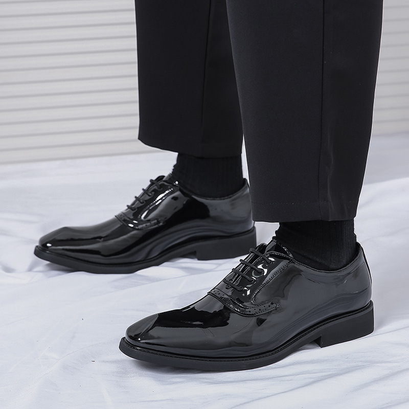 Zapatos de hombre Cross-border tallas grandes nuevos zapatos de cuero Brock zapatos de cuero brillantes para hombre de moda zapatos de cuero tallados de estilo británico al por mayor