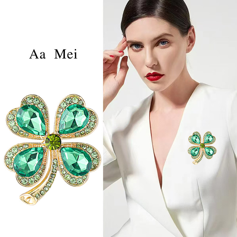 Cross-Border New Imitation Emerald Four-Leaf Clover Brooch, Dignified and Elegant, Small Fragrant Corsage, Retro Pin, Clothing Accessories
