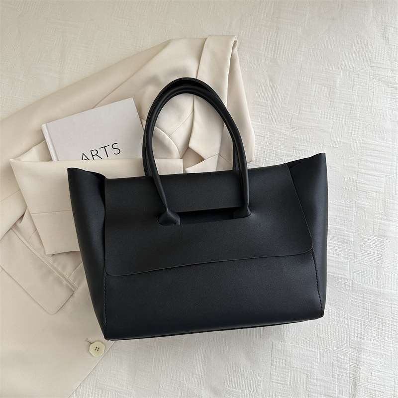 Nuevo diseño de color sólido portátil de un solo hombro fresco 2024 temperamento de otoño e invierno axilas retro de gran capacidad bolso Tott