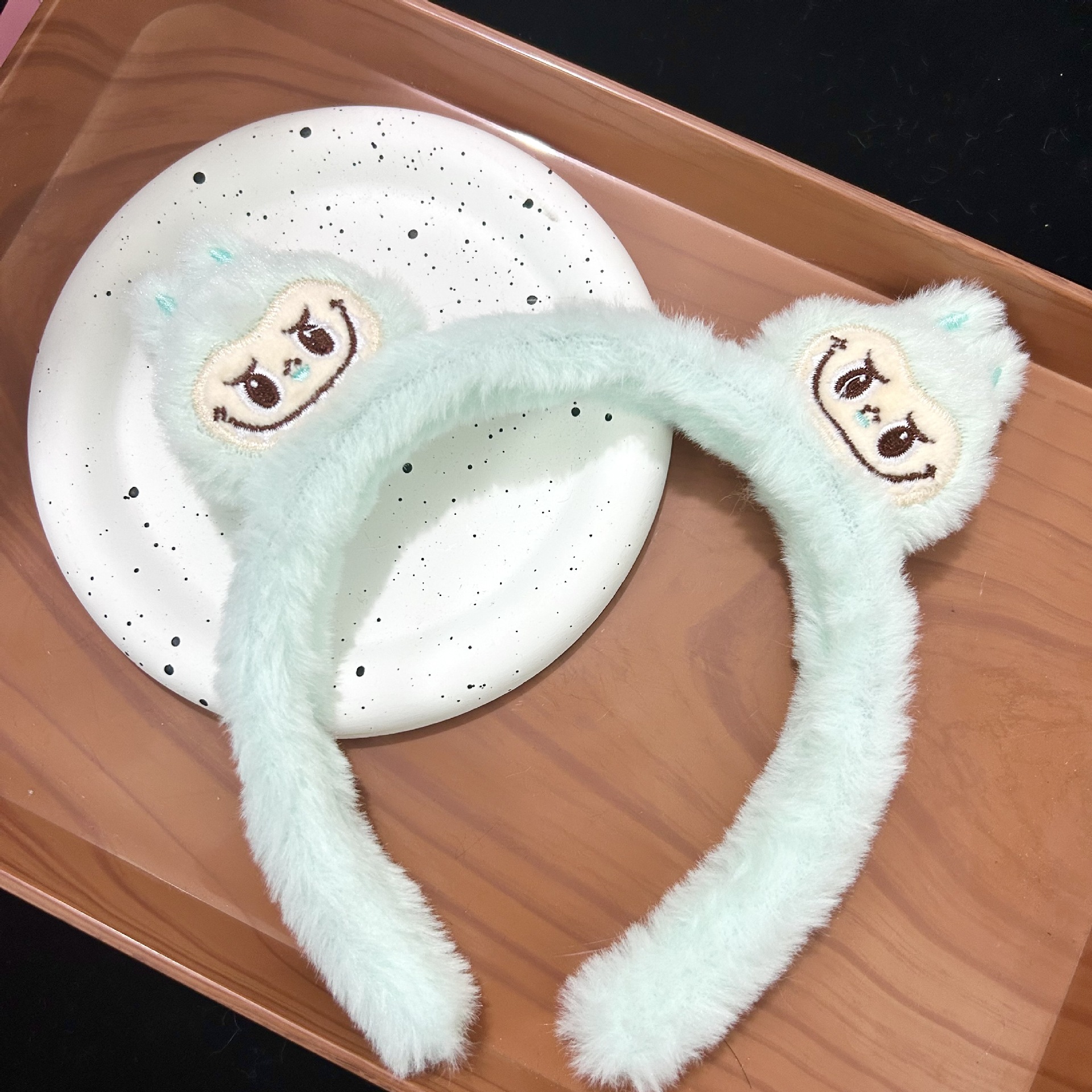 Otoño y invierno lindos bandas de cabello de ranas para mujeres máscaras faciales para lavar la cara dibujos animados de peluche bandejas de cabello extrañas tarjetas de cabello al por mayor