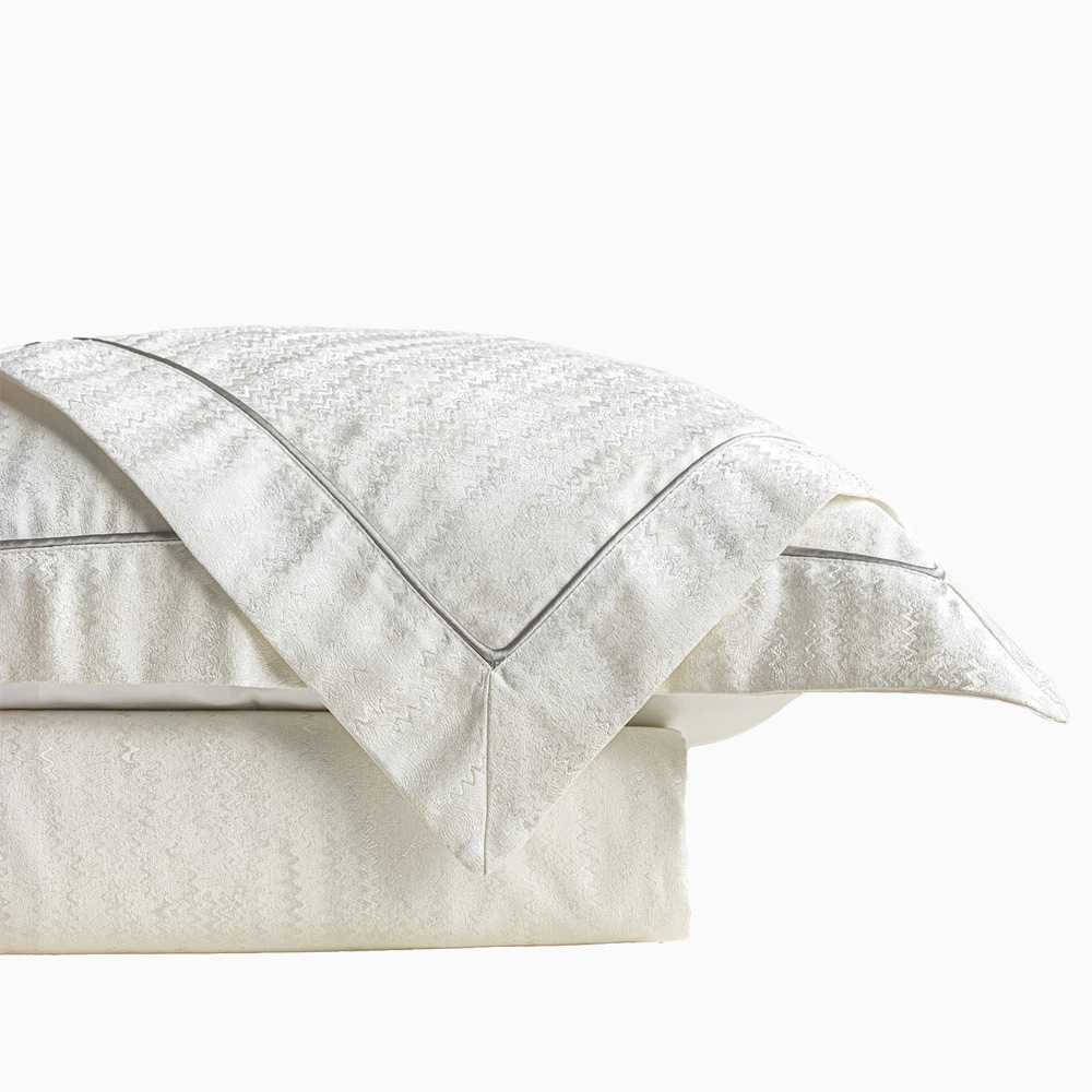 Ropa de cama de cuatro piezas conjunto de oficina de ventas modelo habitación suave decoración muebles sala de exhibición Decoración Ropa de cama conjunto blanco gris