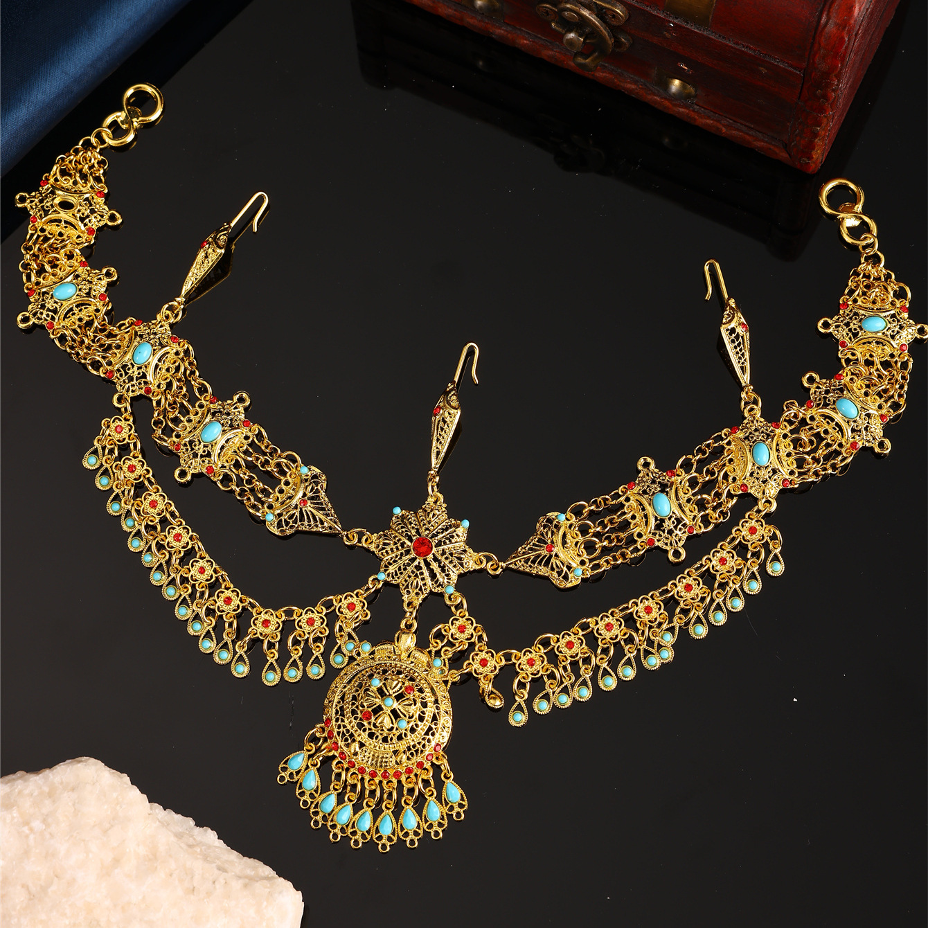 Ethnic retro bohemian style metal tassel head chain hair accessory for women, suitable for performances and stage wear