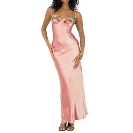 2024时尚新款吊带连衣裙女设计感小众法式性感辣妹收腰度假长裙潮